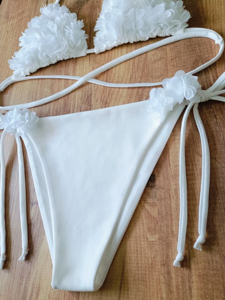 Kadın çiçekli bikini takımı (DOLGUSUZ)